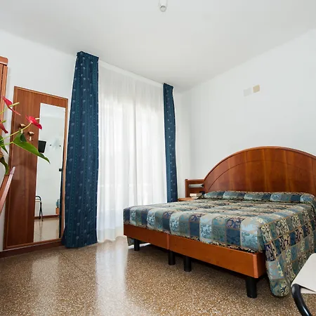 Lorenzo Hotel