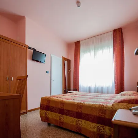 Hotel Lorenzo 3*